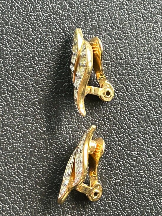 Vintage MONET Gold Toned & Diamond Clip-On Earrings - Picture 4 of 4